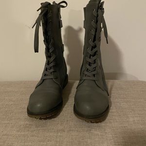 Army combat boots by Dream Paris